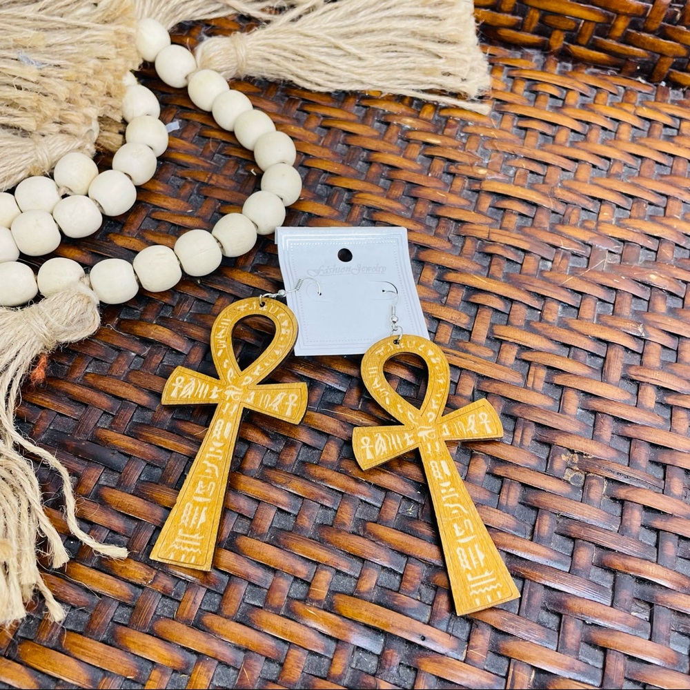 New Wood shape Black Ankhs earrings